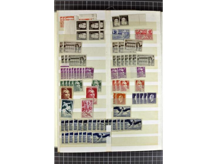 1849)1975 (ca.), postfrischer, ungebrauchter und gestempelter Lagerbestand in 9 Steckbüchern und 5 Bogenmappen, dabei bessere