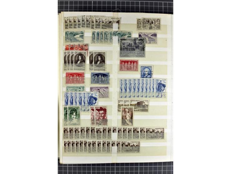 1849)1975 (ca.), postfrischer, ungebrauchter und gestempelter Lagerbestand in 9 Steckbüchern und 5 Bogenmappen, dabei bessere