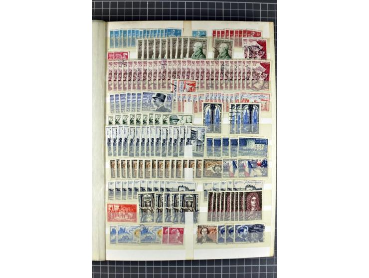 1849)1975 (ca.), postfrischer, ungebrauchter und gestempelter Lagerbestand in 9 Steckbüchern und 5 Bogenmappen, dabei bessere