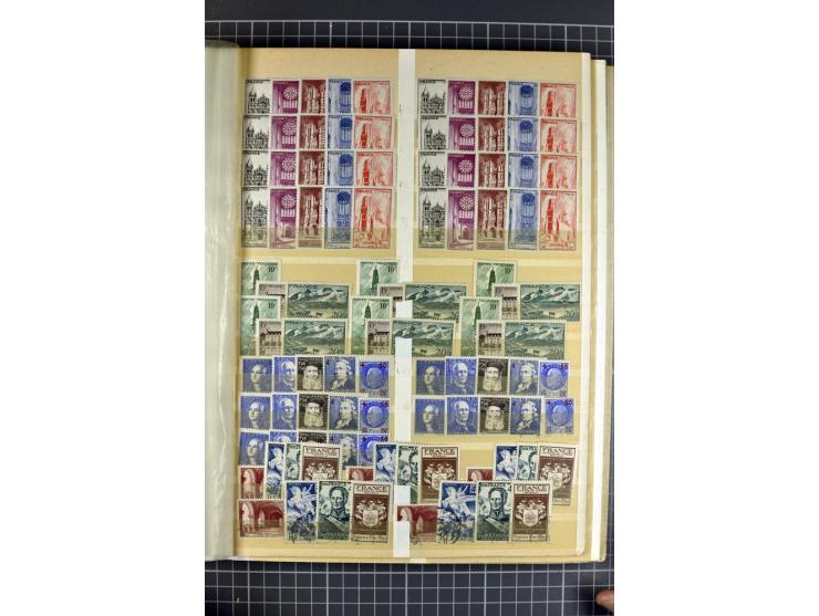 1849)1975 (ca.), postfrischer, ungebrauchter und gestempelter Lagerbestand in 9 Steckbüchern und 5 Bogenmappen, dabei bessere