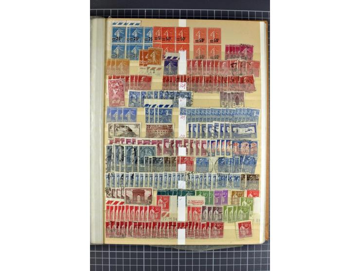 1849)1975 (ca.), postfrischer, ungebrauchter und gestempelter Lagerbestand in 9 Steckbüchern und 5 Bogenmappen, dabei bessere