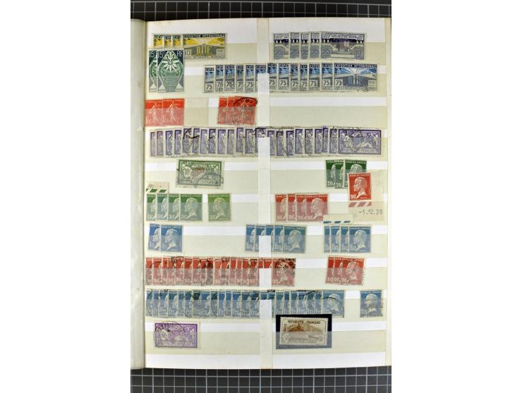 1849)1975 (ca.), postfrischer, ungebrauchter und gestempelter Lagerbestand in 9 Steckbüchern und 5 Bogenmappen, dabei bessere