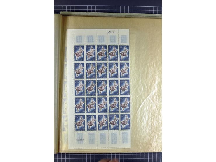 1849)1975 (ca.), postfrischer, ungebrauchter und gestempelter Lagerbestand in 9 Steckbüchern und 5 Bogenmappen, dabei bessere