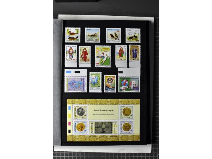  1946/2010, postfrische Sammlung mit Kleinbogen etc.