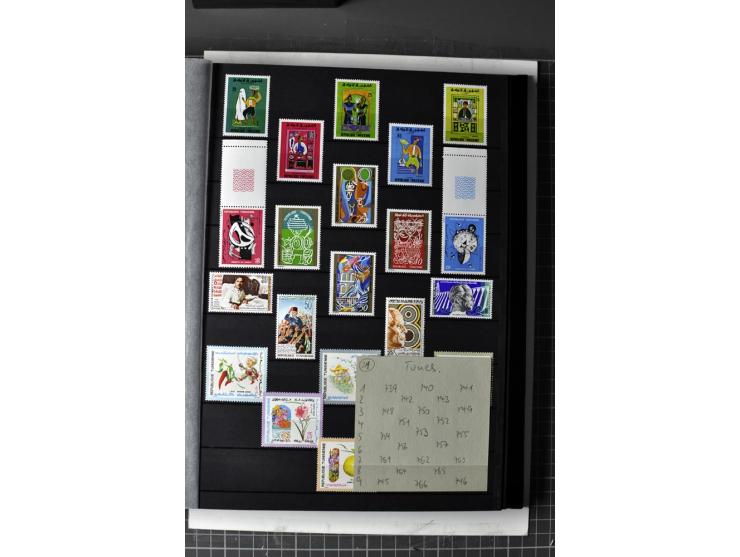  1946/2010, postfrische Sammlung mit Kleinbogen etc.