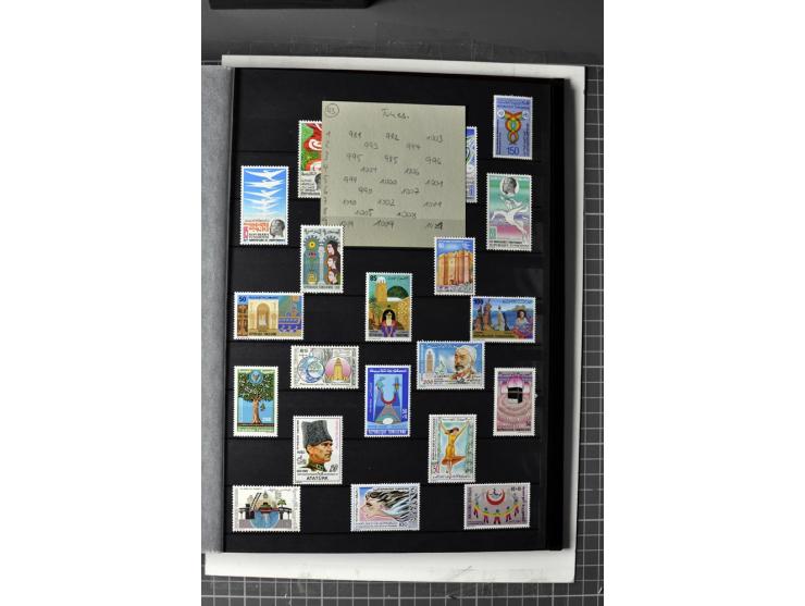  1946/2010, postfrische Sammlung mit Kleinbogen etc.