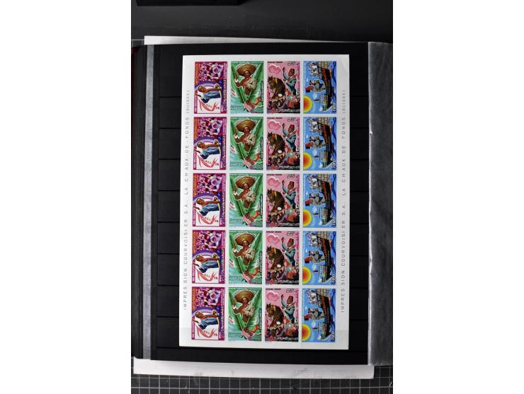  1946/2010, postfrische Sammlung mit Kleinbogen etc.