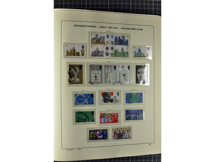 1840/2000, gestempelte Sammlung ab Mi.-Nr. 1 mit einigen besseren und kpl. Ausgaben in 3 Vordruckalben, dabei einige Höchstwe