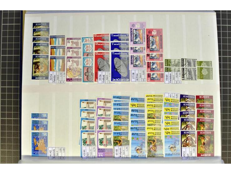 INDIEN UND BANGLADESH: 1971/2009 (ca.), postfrischer Bestand in 3 Lagerbüchern, dazu etwas Bedarfspost Indien