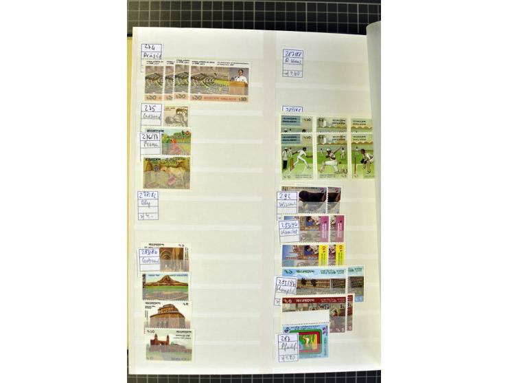 INDIEN UND BANGLADESH: 1971/2009 (ca.), postfrischer Bestand in 3 Lagerbüchern, dazu etwas Bedarfspost Indien