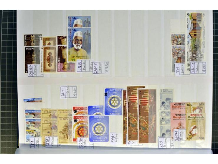 INDIEN UND BANGLADESH: 1971/2009 (ca.), postfrischer Bestand in 3 Lagerbüchern, dazu etwas Bedarfspost Indien