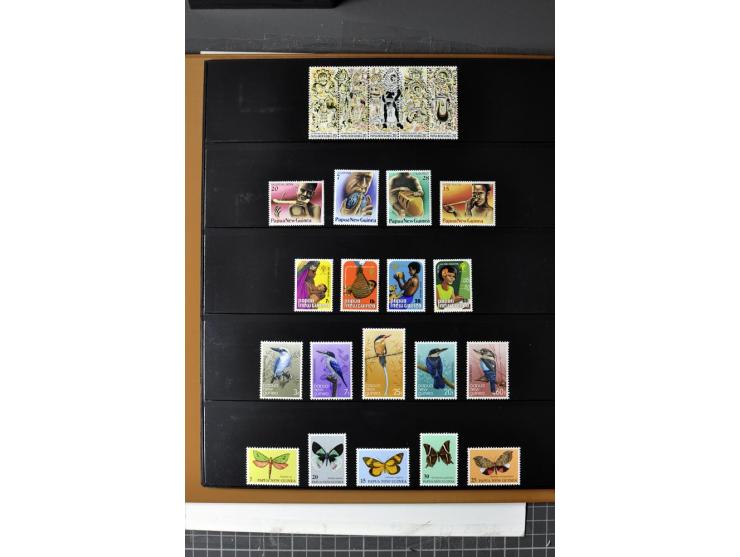  1937/2011, postfrische, anfangs etwas ungebrauchte Sammlung mit u.a. Mi.-Nr. 714-24 etc.