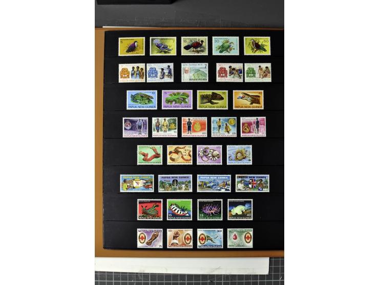  1937/2011, postfrische, anfangs etwas ungebrauchte Sammlung mit u.a. Mi.-Nr. 714-24 etc.