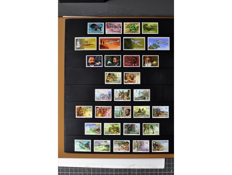  1937/2011, postfrische, anfangs etwas ungebrauchte Sammlung mit u.a. Mi.-Nr. 714-24 etc.