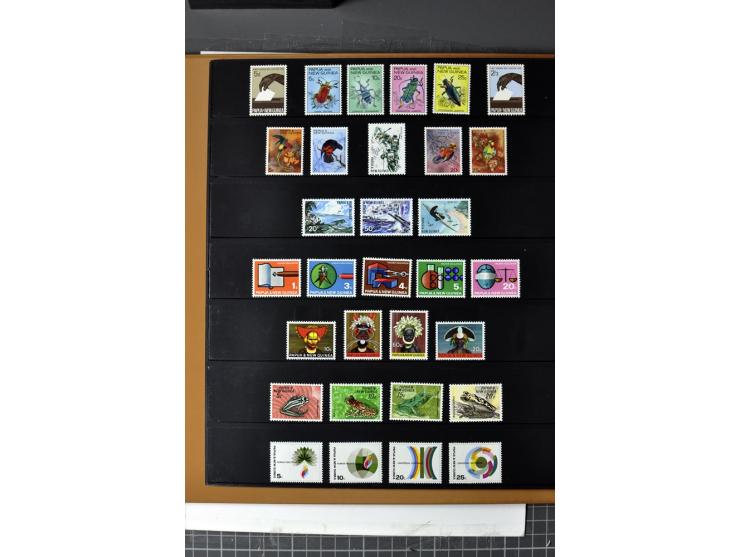  1937/2011, postfrische, anfangs etwas ungebrauchte Sammlung mit u.a. Mi.-Nr. 714-24 etc.