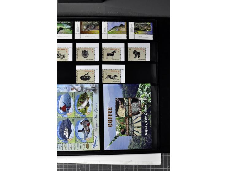  1937/2011, postfrische, anfangs etwas ungebrauchte Sammlung mit u.a. Mi.-Nr. 714-24 etc.