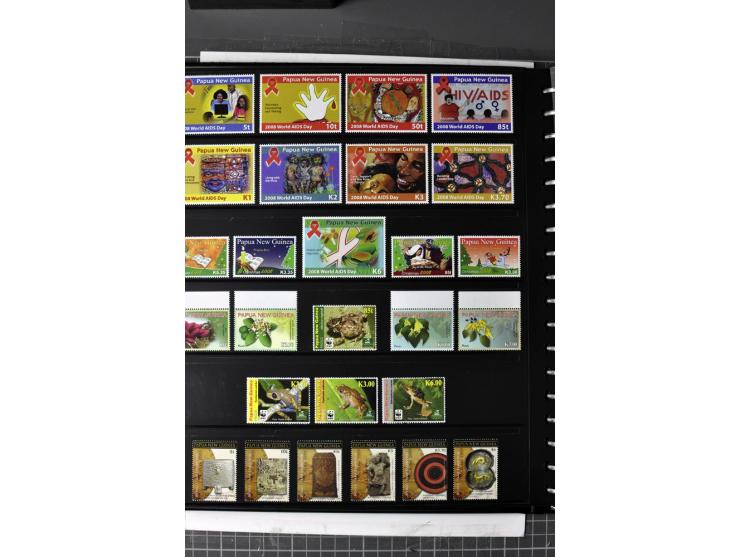  1937/2011, postfrische, anfangs etwas ungebrauchte Sammlung mit u.a. Mi.-Nr. 714-24 etc.