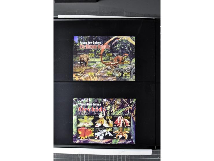  1937/2011, postfrische, anfangs etwas ungebrauchte Sammlung mit u.a. Mi.-Nr. 714-24 etc.