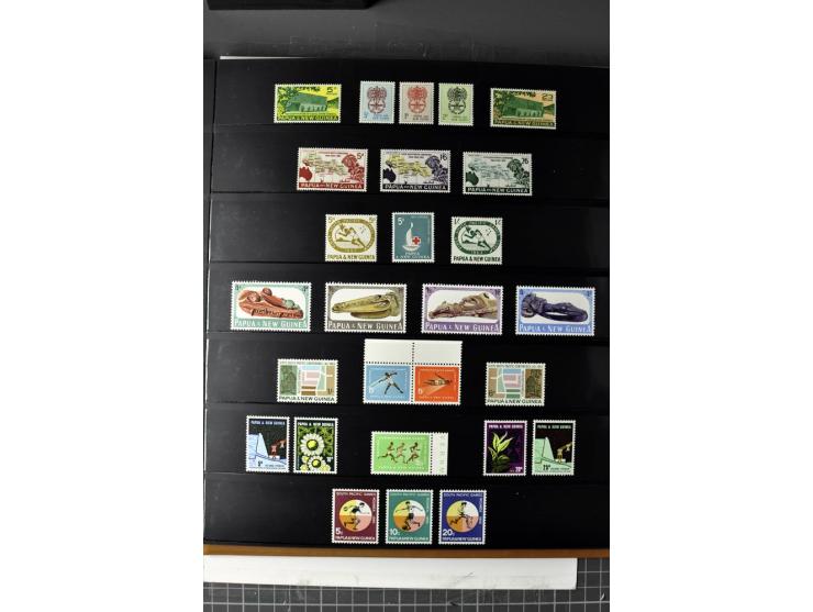  1937/2011, postfrische, anfangs etwas ungebrauchte Sammlung mit u.a. Mi.-Nr. 714-24 etc.