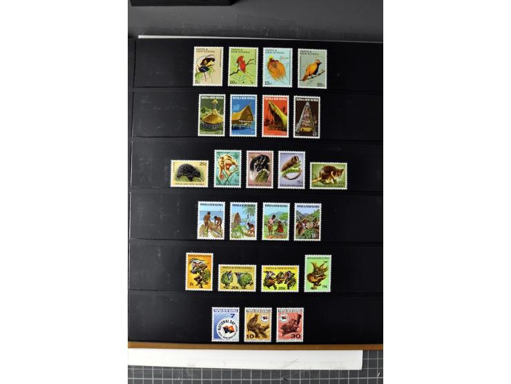  1937/2011, postfrische, anfangs etwas ungebrauchte Sammlung mit u.a. Mi.-Nr. 714-24 etc.