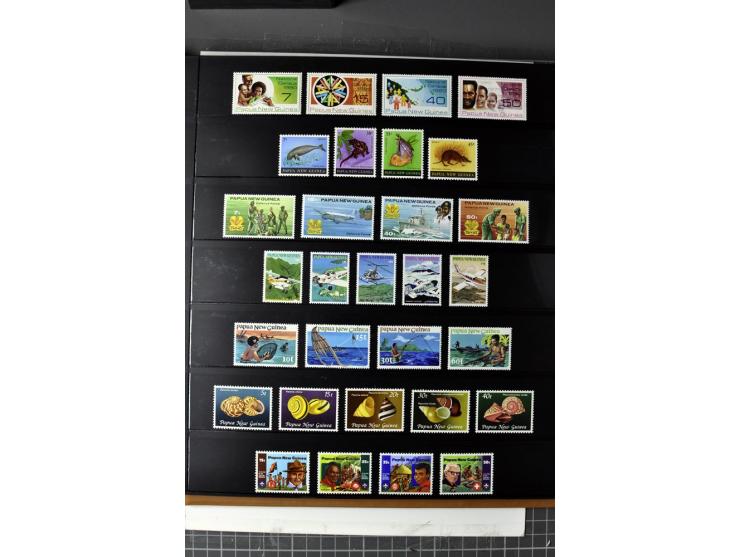  1937/2011, postfrische, anfangs etwas ungebrauchte Sammlung mit u.a. Mi.-Nr. 714-24 etc.