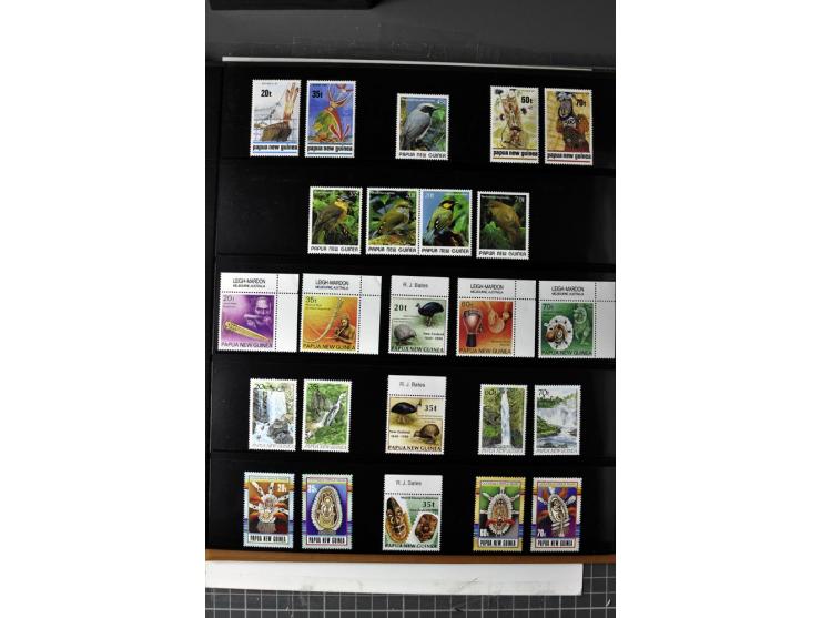  1937/2011, postfrische, anfangs etwas ungebrauchte Sammlung mit u.a. Mi.-Nr. 714-24 etc.