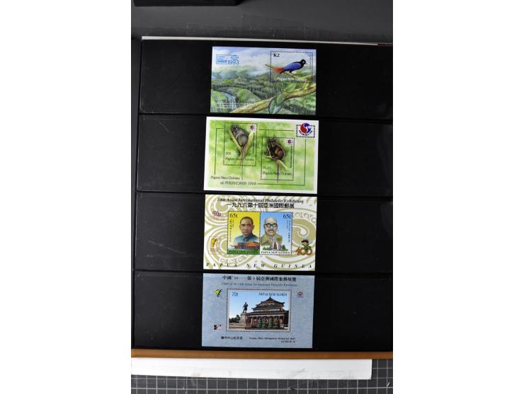  1937/2011, postfrische, anfangs etwas ungebrauchte Sammlung mit u.a. Mi.-Nr. 714-24 etc.