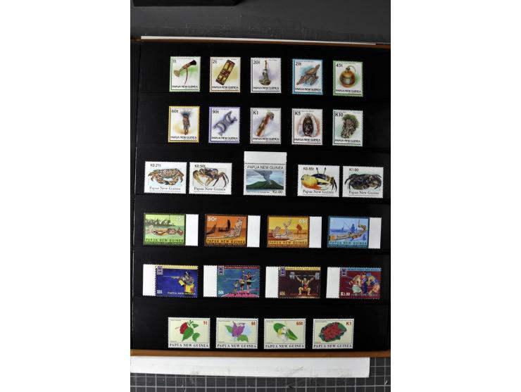  1937/2011, postfrische, anfangs etwas ungebrauchte Sammlung mit u.a. Mi.-Nr. 714-24 etc.