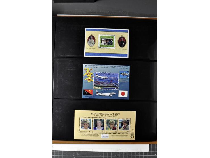  1937/2011, postfrische, anfangs etwas ungebrauchte Sammlung mit u.a. Mi.-Nr. 714-24 etc.