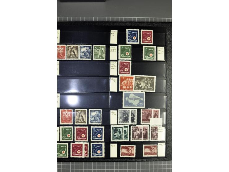 1941/45, sehr schöne ungebrauchte und postfrische Sammlung, spezialisiert mit verschiedenen Aufdruckfehlern, besseren Zähnung