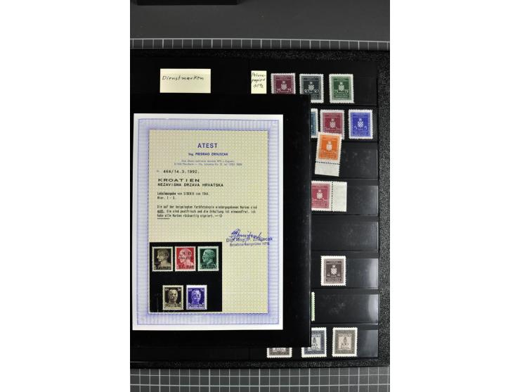 1941/45, sehr schöne ungebrauchte und postfrische Sammlung, spezialisiert mit verschiedenen Aufdruckfehlern, besseren Zähnung