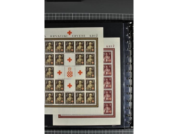 1941/45, sehr schöne ungebrauchte und postfrische Sammlung, spezialisiert mit verschiedenen Aufdruckfehlern, besseren Zähnung