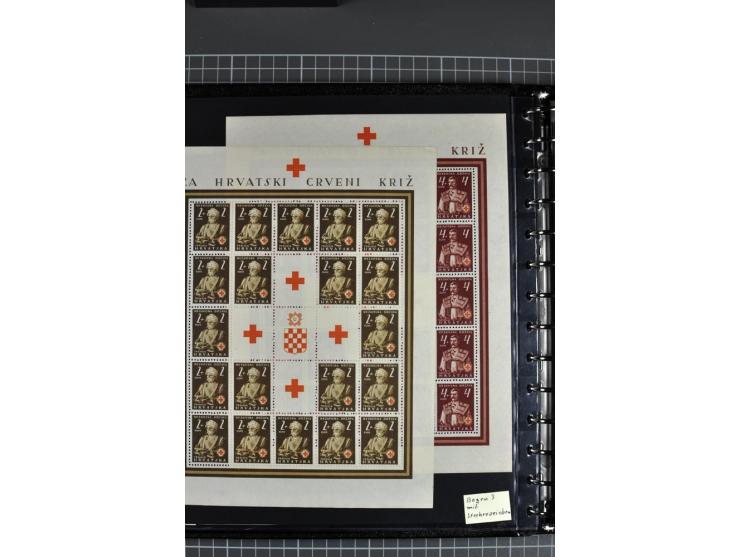 1941/45, sehr schöne ungebrauchte und postfrische Sammlung, spezialisiert mit verschiedenen Aufdruckfehlern, besseren Zähnung