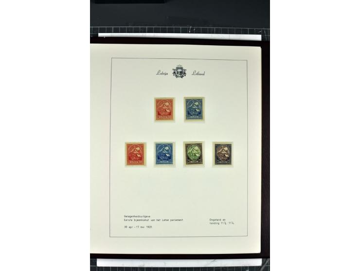 1918/40, enorm umfangreiche und detaillierte Spezialsammlung in neun Bänden, dabei über 200 Marken mit SPECIMEN-Aufdrucken, ü