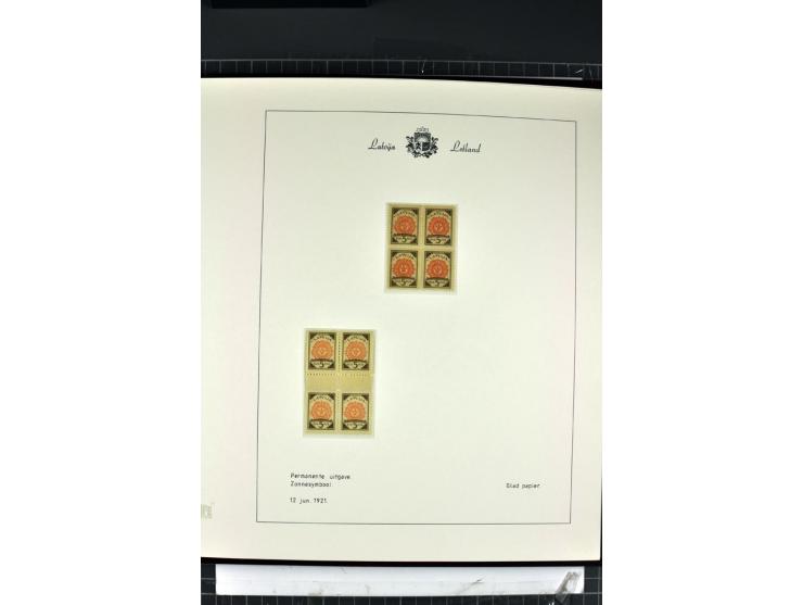 1918/40, enorm umfangreiche und detaillierte Spezialsammlung in neun Bänden, dabei über 200 Marken mit SPECIMEN-Aufdrucken, ü
