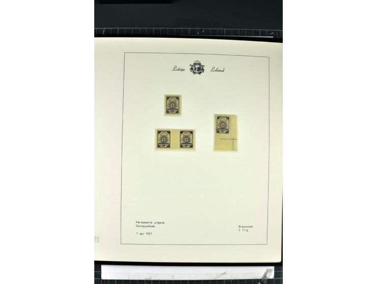 1918/40, enorm umfangreiche und detaillierte Spezialsammlung in neun Bänden, dabei über 200 Marken mit SPECIMEN-Aufdrucken, ü