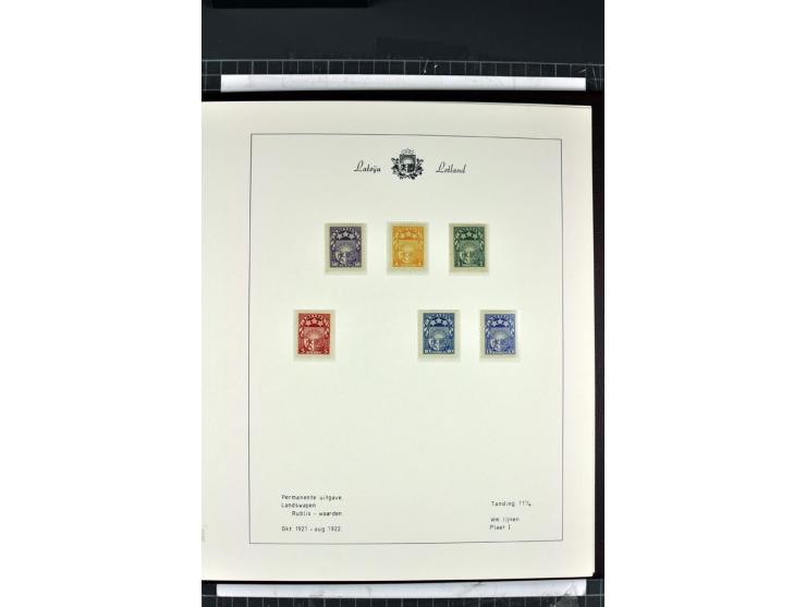 1918/40, enorm umfangreiche und detaillierte Spezialsammlung in neun Bänden, dabei über 200 Marken mit SPECIMEN-Aufdrucken, ü