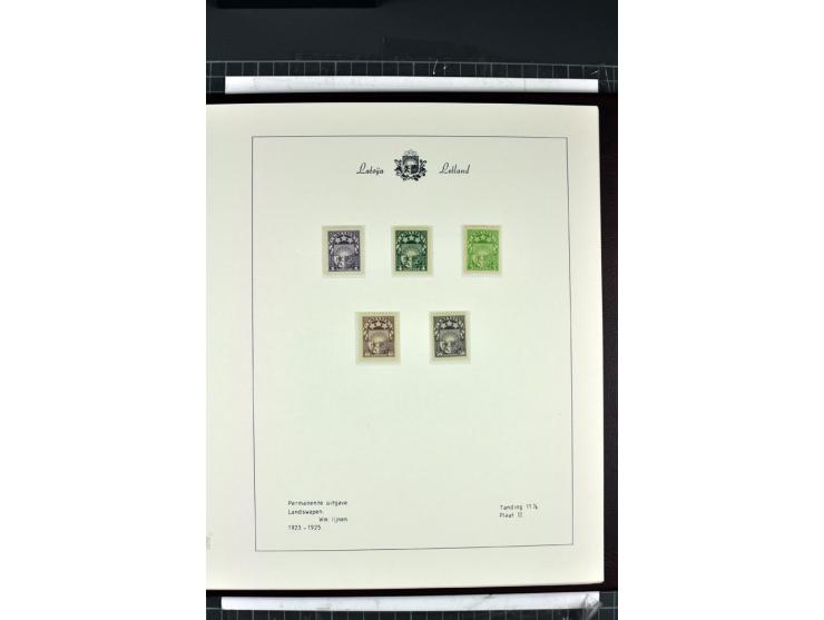 1918/40, enorm umfangreiche und detaillierte Spezialsammlung in neun Bänden, dabei über 200 Marken mit SPECIMEN-Aufdrucken, ü