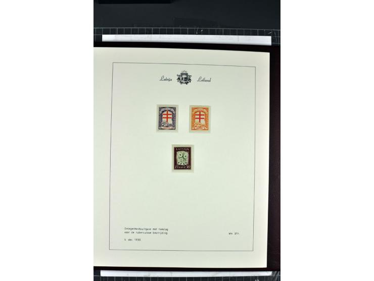 1918/40, enorm umfangreiche und detaillierte Spezialsammlung in neun Bänden, dabei über 200 Marken mit SPECIMEN-Aufdrucken, ü