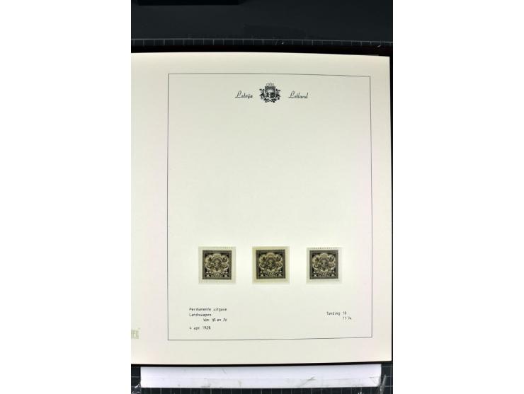 1918/40, enorm umfangreiche und detaillierte Spezialsammlung in neun Bänden, dabei über 200 Marken mit SPECIMEN-Aufdrucken, ü