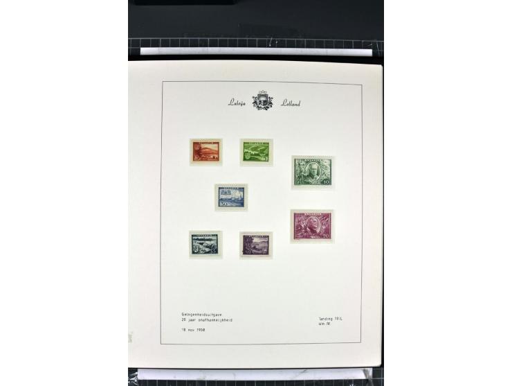 1918/40, enorm umfangreiche und detaillierte Spezialsammlung in neun Bänden, dabei über 200 Marken mit SPECIMEN-Aufdrucken, ü