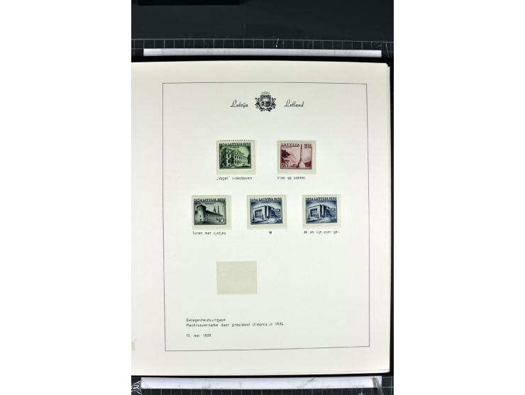 1918/40, enorm umfangreiche und detaillierte Spezialsammlung in neun Bänden, dabei über 200 Marken mit SPECIMEN-Aufdrucken, ü
