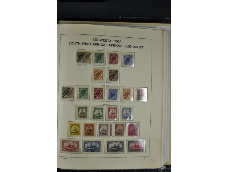 1918/40, enorm umfangreiche und detaillierte Spezialsammlung in neun Bänden, dabei über 200 Marken mit SPECIMEN-Aufdrucken, ü