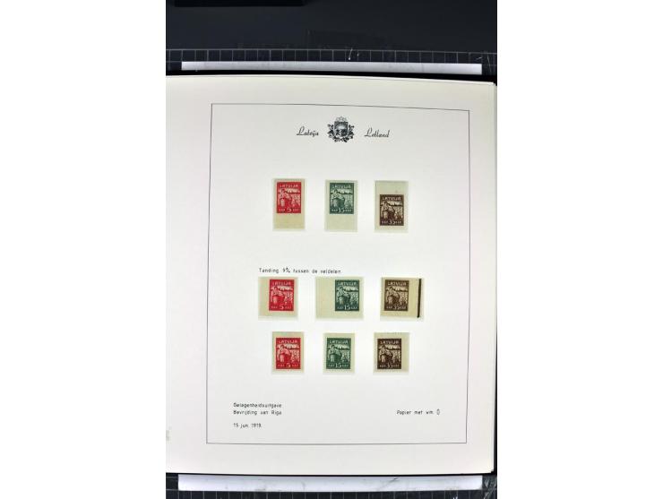 1918/40, enorm umfangreiche und detaillierte Spezialsammlung in neun Bänden, dabei über 200 Marken mit SPECIMEN-Aufdrucken, ü