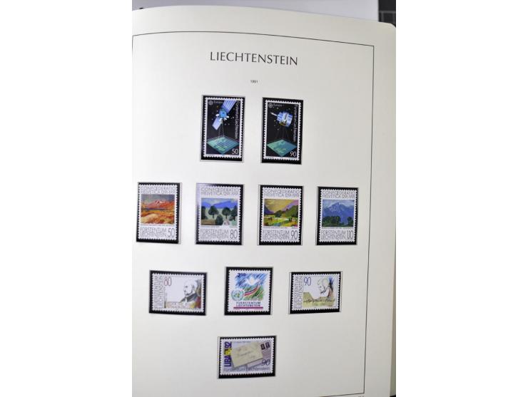 1912/1998, am Anfang meist ungebrauchte und gestempelte Sammlung im Vordruckalbum, später auch bessere und kpl. postfrische A