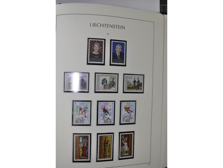 1912/1998, am Anfang meist ungebrauchte und gestempelte Sammlung im Vordruckalbum, später auch bessere und kpl. postfrische A