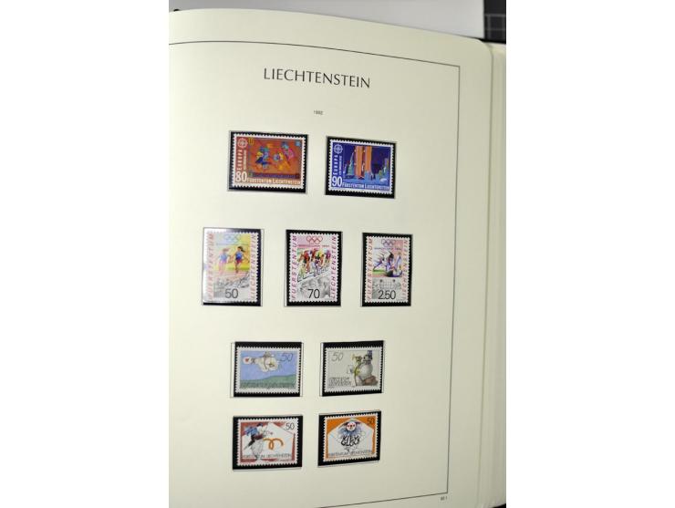 1912/1998, am Anfang meist ungebrauchte und gestempelte Sammlung im Vordruckalbum, später auch bessere und kpl. postfrische A