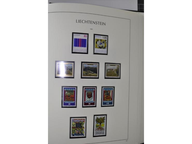 1912/1998, am Anfang meist ungebrauchte und gestempelte Sammlung im Vordruckalbum, später auch bessere und kpl. postfrische A
