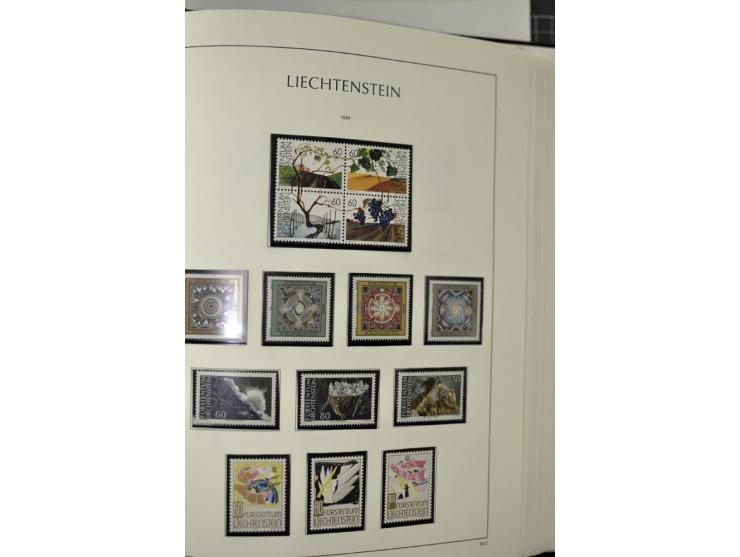 1912/1998, am Anfang meist ungebrauchte und gestempelte Sammlung im Vordruckalbum, später auch bessere und kpl. postfrische A