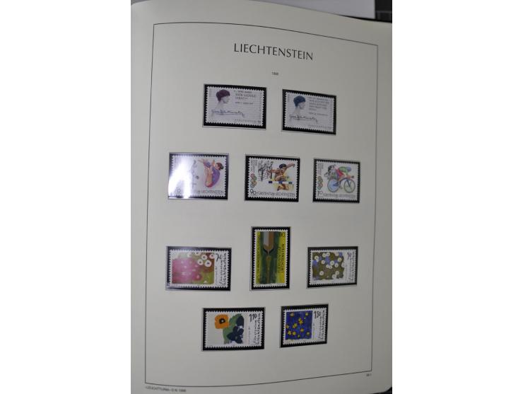 1912/1998, am Anfang meist ungebrauchte und gestempelte Sammlung im Vordruckalbum, später auch bessere und kpl. postfrische A